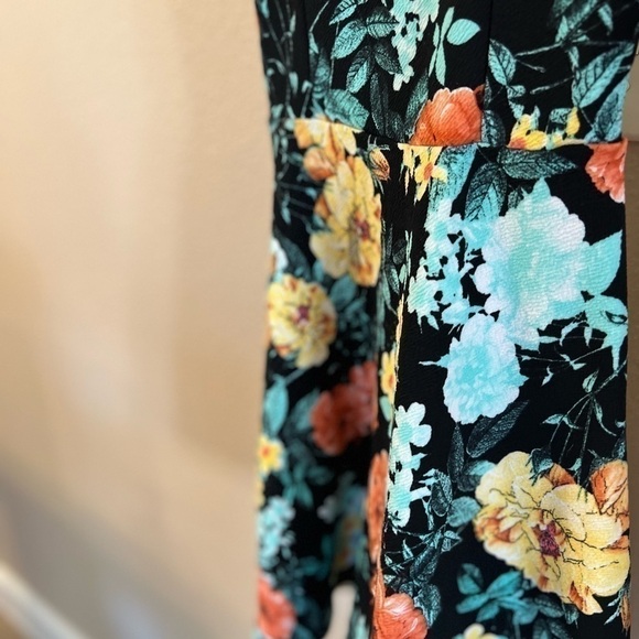 Girls Floral Fitted Dress - Picture 2 of 5